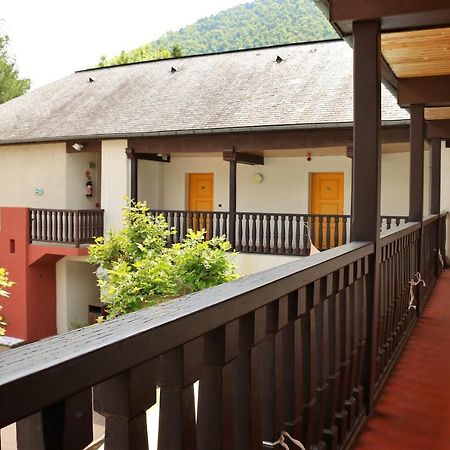 Auberge De La Vallee D'Ossau Izest Exterior photo