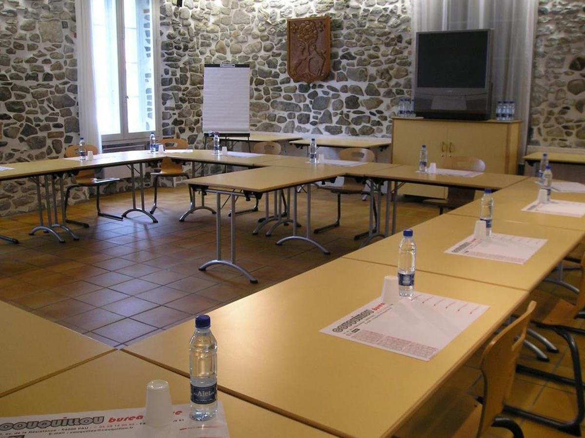 Auberge De La Vallee D'Ossau Izest Exterior photo