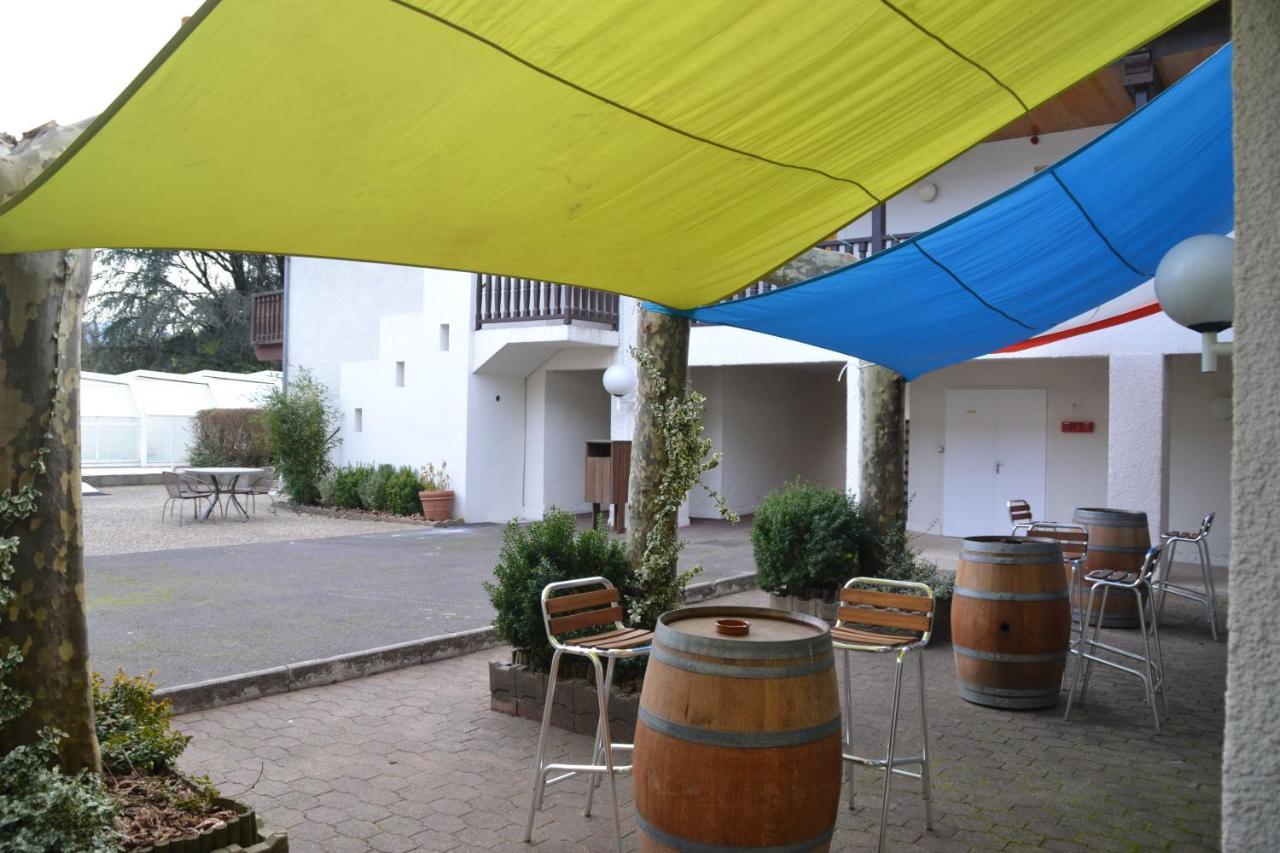 Auberge De La Vallee D'Ossau Izest Exterior photo