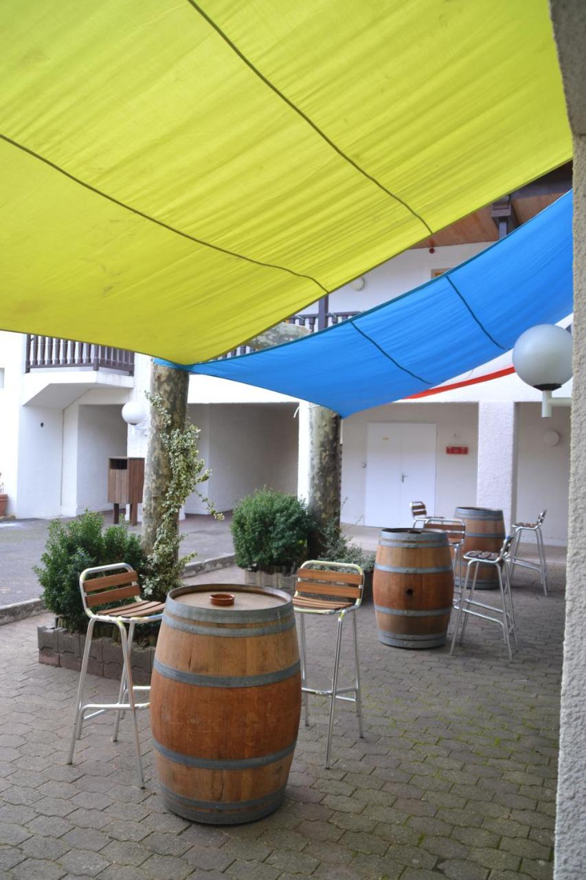 Auberge De La Vallee D'Ossau Izest Exterior photo