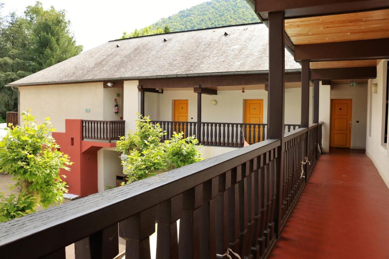 Auberge De La Vallee D'Ossau Izest Exterior photo